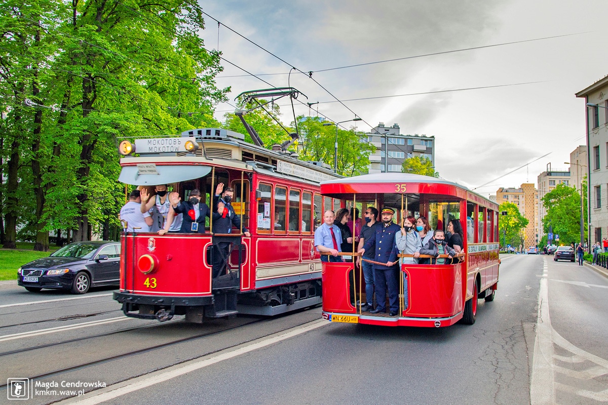 Najstarsze tramwaje i autobusy charakteryzowały się otwartymi pomostami