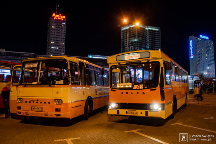 autobusy w barwach PKS na placu Defilad