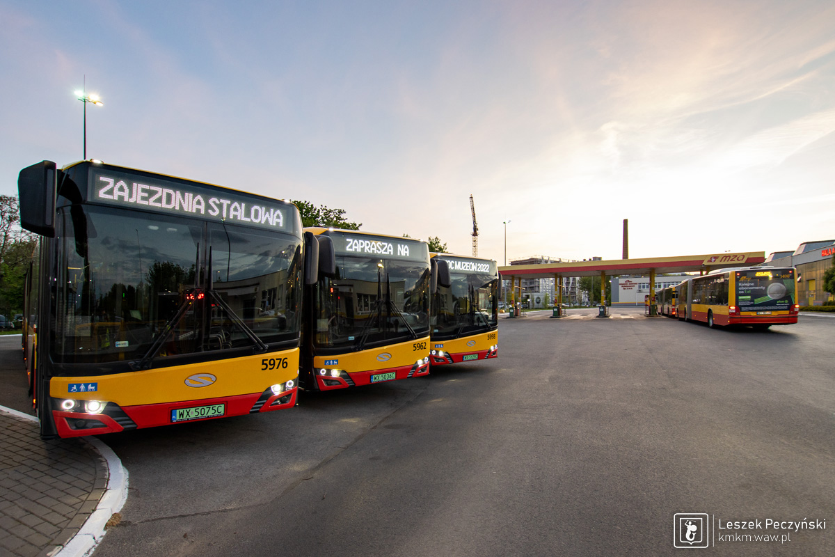Przy wjeździe autobusy witały napisem Zajezdnia Stalowa Zaprasza na Noc Muzeów 2022