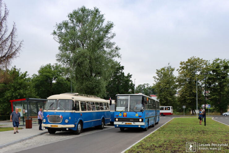 autobusy z pierwszej wycieczki śladami dawnych linii MPK kończą trasę na centrum przesiadkowym