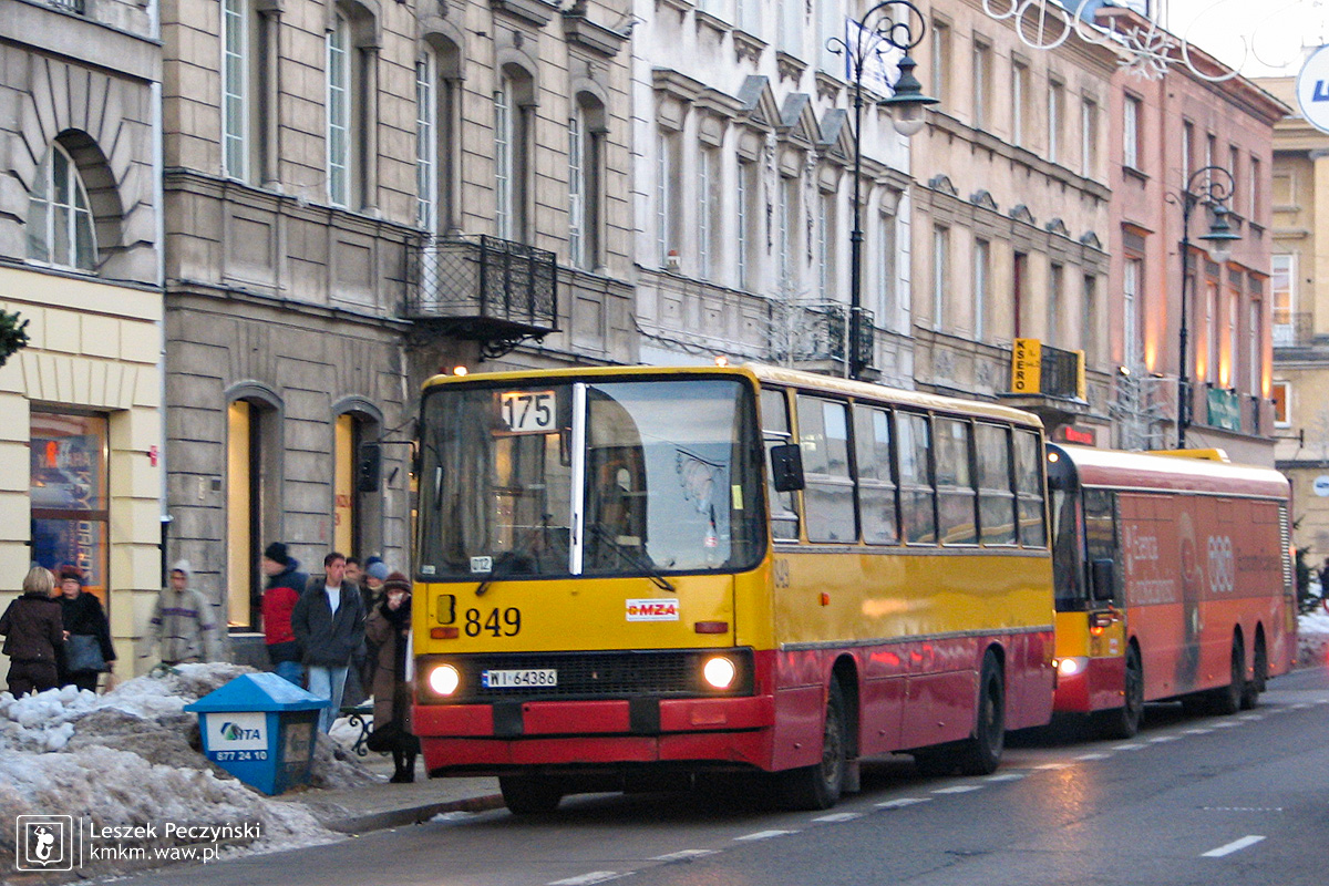 żółto-czerwony Ikarus 260.04 nr 849 na linii 175