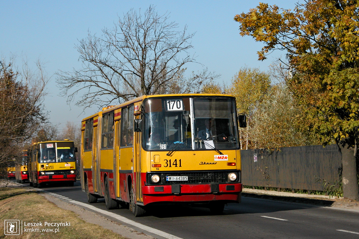 żółto-czerwony Ikarus 280.26 nr 3141 na linii 170