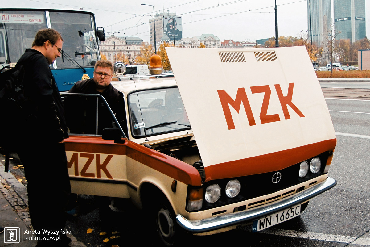 Fiat 125p z oznaczeniami MZK i jego właściciel Darek