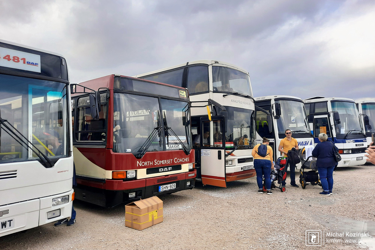 wystawa autobusów na terenie Aeroparku