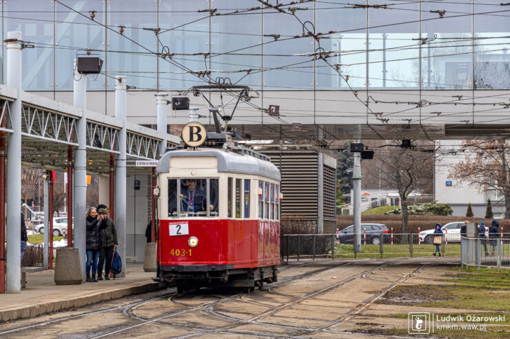 historyczny tramwaj linii B rusza w kolejny kurs na Białołękę