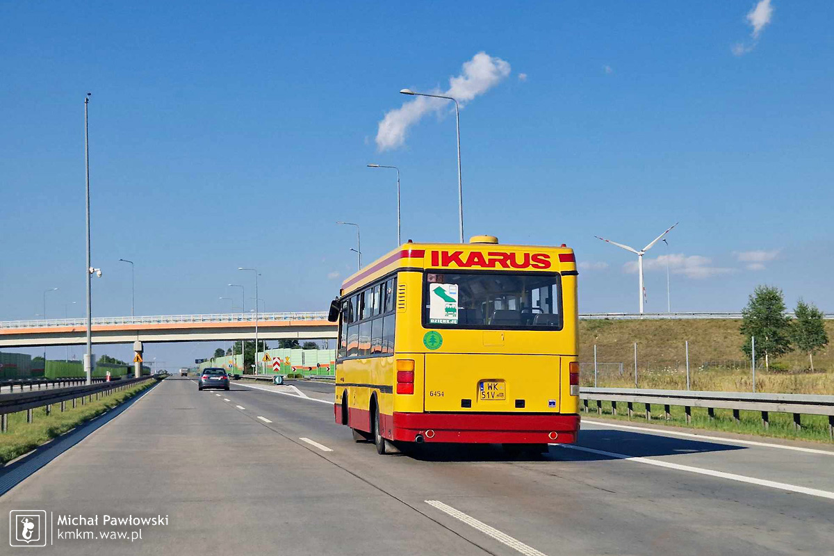 Ikarus 405 na trasie szybkiego ruchu wraca do Warszawy