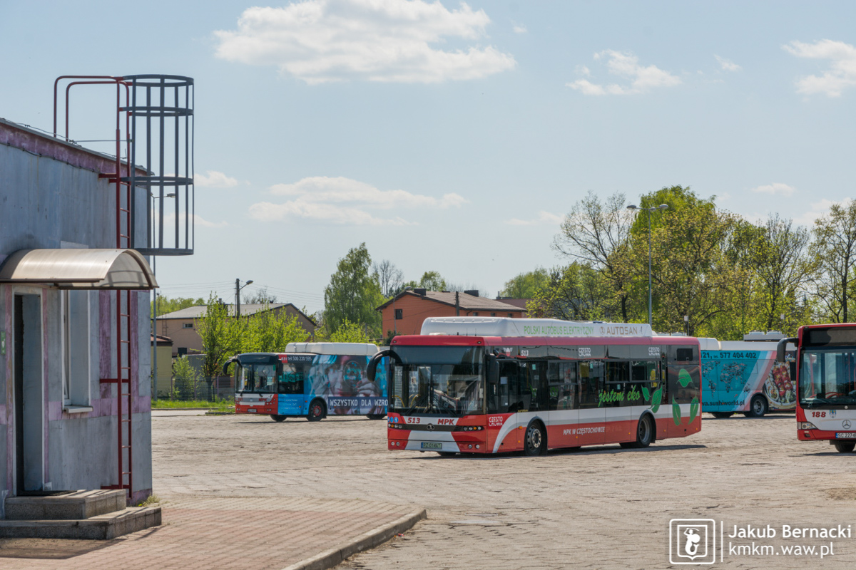 ekologiczne autobusy na placu zajezdni