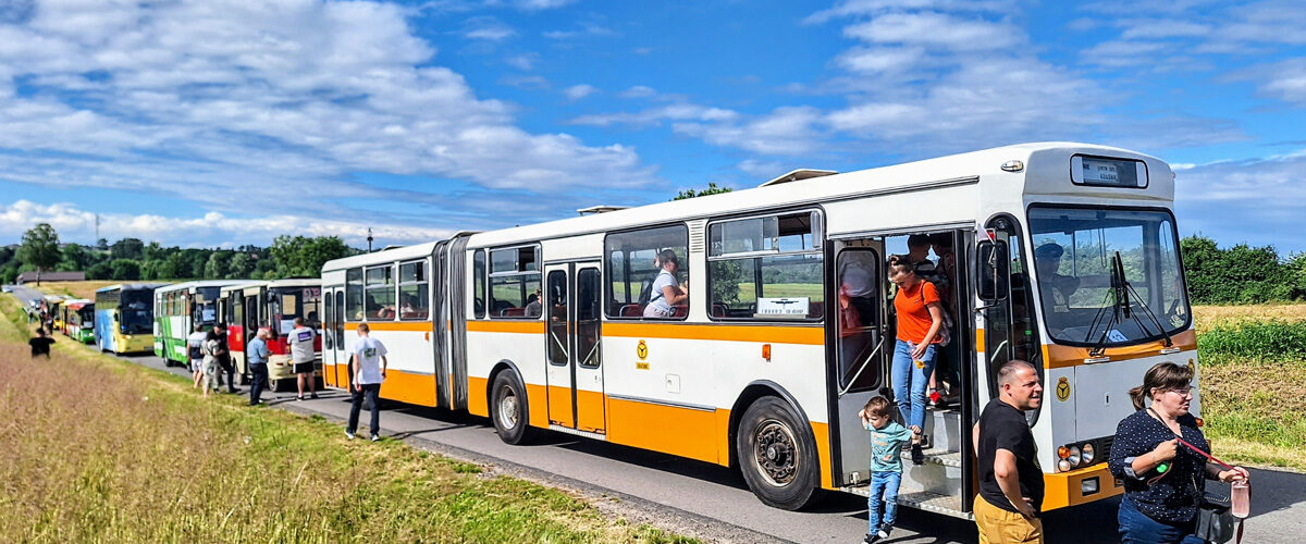 Autobusy w trakcie parady w Kraśniku