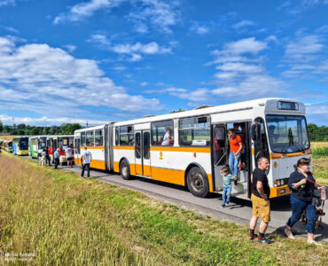 Autobusy w trakcie parady w Kraśniku