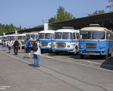 Autobusy na zlocie w Lešanach