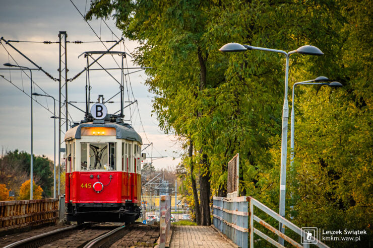 Berlinka przejeżdża przez wiadukt kolejowy nad linią kolejową na Kole