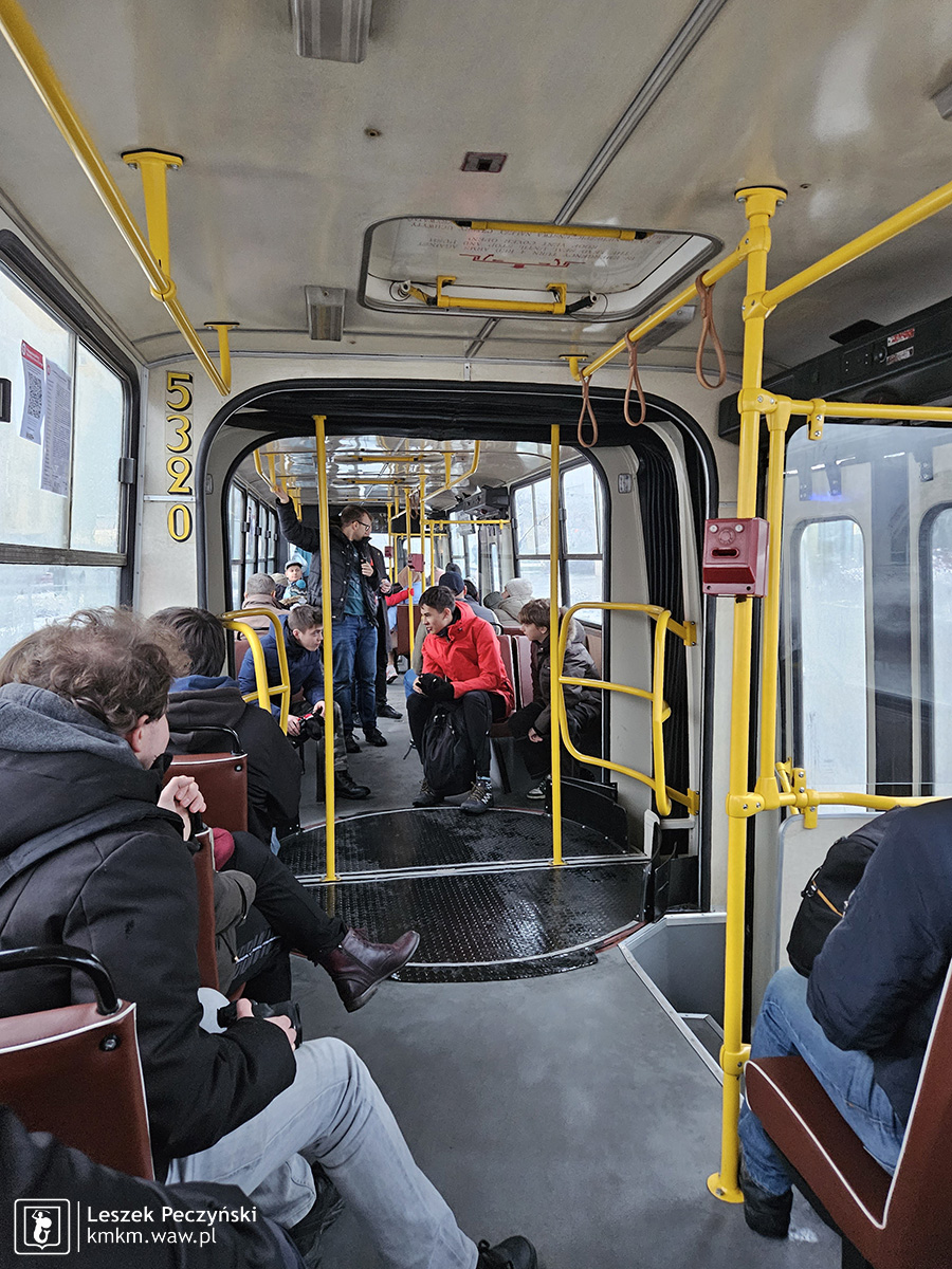 Autobusy niemal przez cały czas jeździły z kompletem miejsc siedzących, a nawet nie brakowało osób jadących na stojąco